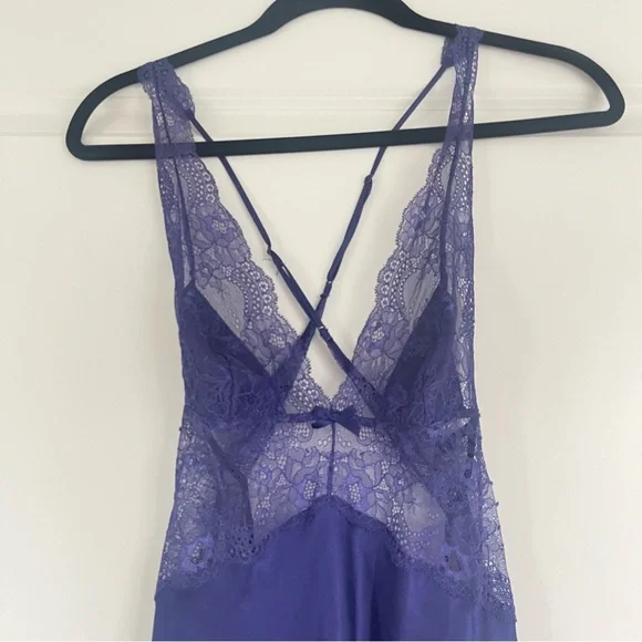 Victoria’s Secret Satin Chemise and Robe - Picture 6 of 6